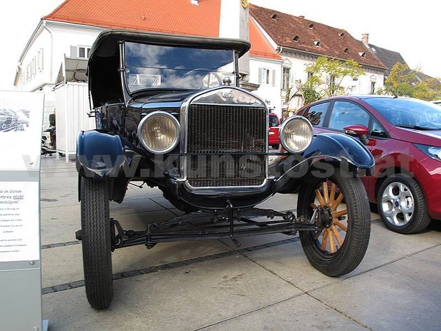 Das erste Großserien-Auto der Geschichte auf dem Gleisdorfer Hauptplatz: Die „Tin Lizzy“, der Ford Model T, hier von 1927.