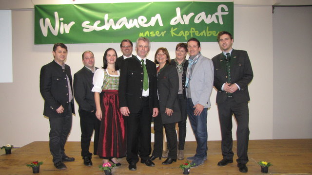 Neun Top-Kandidaten der ÖVP Liste Kapfenberg mit Andreas Handlos (Mi.) an der Spitze.