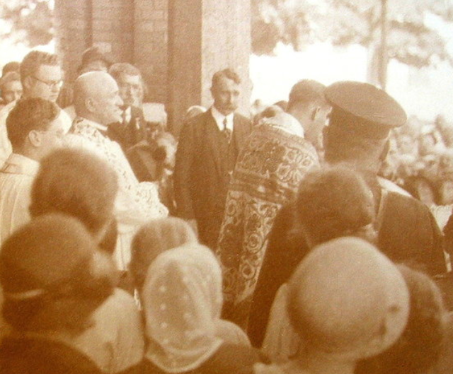 Heinrich Maier wurde als letzter Österreicher hingerichtet (er war ein Jahr im Konzentrationslager). Hier im Bild (Mitte) bei der Primizmesse in Wien 10 (St.Antonskirche) - Heinrich Maier Oratorium: https://www.youtube.com/watch?v=dbrxBV8qgfY&list=PLBEoAm8E-ZYVNzjRfvxYUVzvL0SUEpOVB