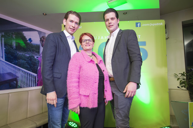 v.l.n.r.: JVP Bundesobmann Außenminister Sebastian Kurz mit ÖVP Ortsparteiobfrau und Spitzenkandidatin von Seiersberg Pirka, Anja Gobiet, sowie neuer JVP Ortsobmann von Seiersberg-Pirka, Thomas Scheriau