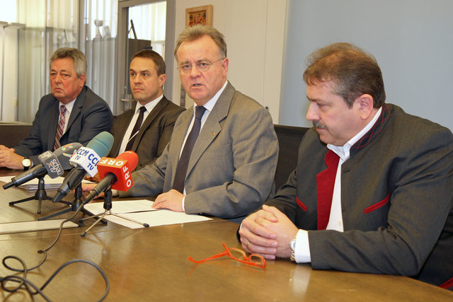 Bert Jandl, Geschäftsführer der VILA VITA Pannonia, Burgenland Tourismus Direktor Mario Baier, Landeshauptmann Hans Niessl und Helmut Krutzler, Genussgasthofes und Hotel „Zum Krutzler“ in Heiligenbrunn | Foto: LMS