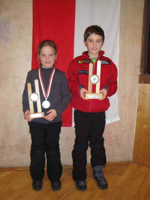 Die Nachwuchsrodler des SV Ried waren erfolgreich: Lara und Simon Achenrainer. | Foto: SV Ried