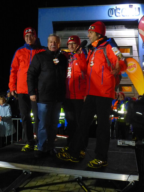 Bürgermeister Schmid mit den Veranstaltern