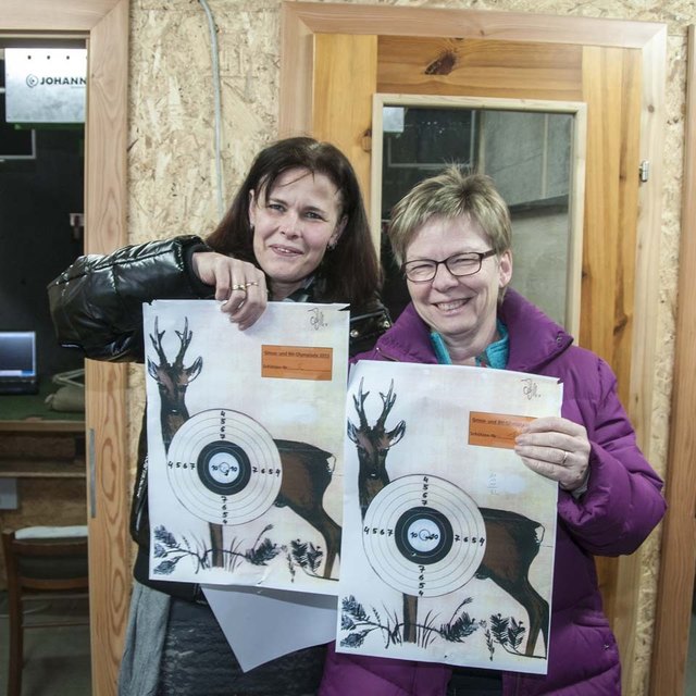 Jeder Schuss ein Treffer , oder auch  nicht. Ursula Steingruber und Maria Gruber hat`s gefallen