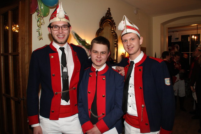 Kurz vor dem Einzug der Garde waren Martin Pessl, Nico Egger und Sebastian Falkensteiner bestens gelaunt.