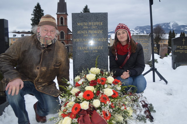 Josef Enzendorfer und Sabaha Sinanović vom Salzburger KZ-Verband bei der Gedenkfeier für die Widerstandskämpferin Agnes Primocic.