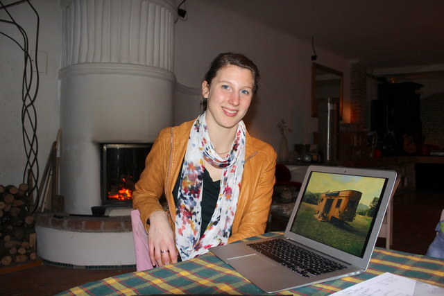 Wohnwagon-Geschäftsführerin Theresa Steininger in den Büro-Workshop- und Come Together-Räumlichkeiten im 16. Bezirk