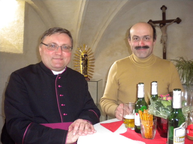 Kanonikus Pfarrer Marek Michalowski und  Mesner Walter Kirsch