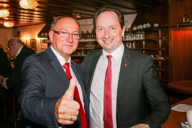Sensationelle Stimmung am SPÖ-Ball in Trausdorf - Bgm. Viktor Hergovich & Labg. Vbgm. Günter Kovacs | Foto: Sebastian Windisch