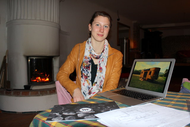 Wohnwagon-Geschäftsführerin Theresa Steininger in den Büro-Workshop- und Come Together-Räumlichkeiten im 16. Bezirk