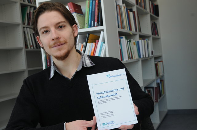 Christian Resch mit seiner Studie