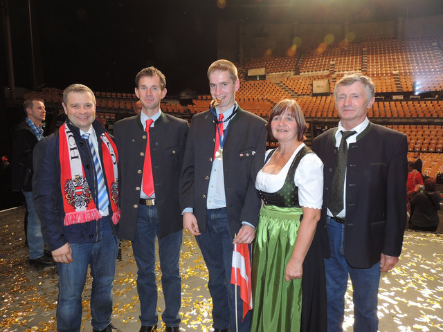 Der siegreiche Niederösterreicher Julian Schönbichler (Mitte) bei den EuroSkills 2014 in Frankreich.