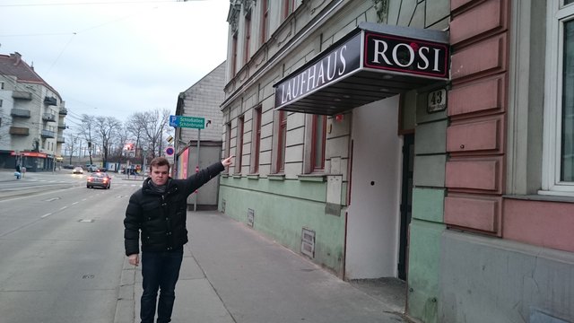 Dominic Runge, JVP Penzing, ist verärgert über das Laufhaus direkt neben dem Jugendtreff. | Foto: VP Penzing