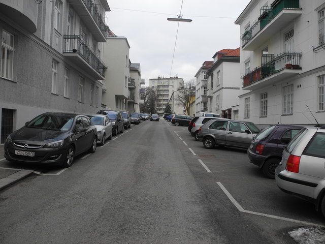 Entweder Radfahren gegen die Einbahn oder Parkplätze, Döblings BürgerInnen können sich bei der nächsten Wahl entscheiden.