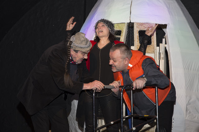 Ausschnitt aus "Das sündige Dorf" – das Stück feiert am 20. Februar 2015 seine Premiere.