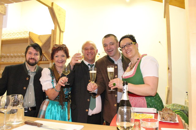 Das Team der Eiszapfenbar: Josef Miedler, Ingrid und Alfred Kitzberger, Christian und Elisabeth Kilnbeck. | Foto: privat