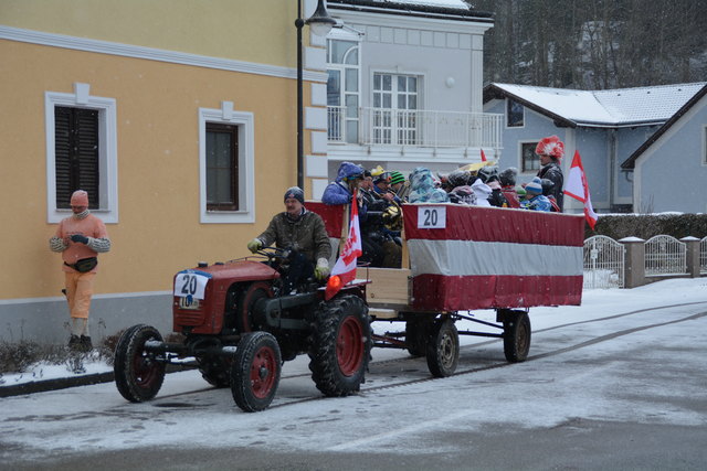 Der Randegger Musikverein zog musizierend durch den Ort.