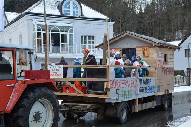 Der "Flaschenklub" war mit einer "nächtlichen Sperrmüllsammlung am Start.