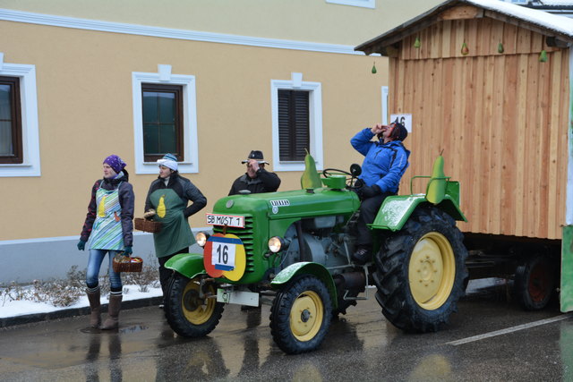 Die "Steinholzsiedlung" zog mit dem "Mostbirnhaus" die Blicke auf sich.