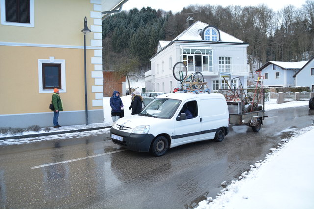 Der "Flaschenklub" war mit einer "nächtlichen Sperrmüllsammlung am Start.