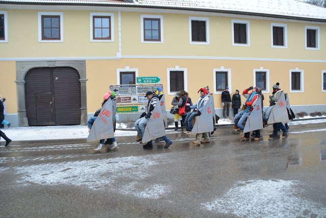 Die "Schnapserrunde Riegler" sorgte mit ihrem ORF-kritischen Wagen für Aufsehen in Randegg.