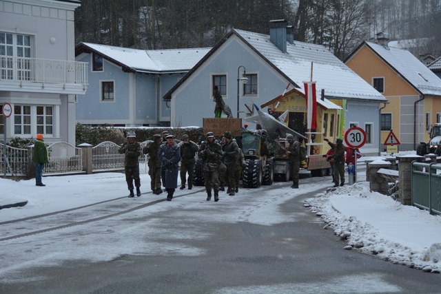 Der Wagen aus der Schliefau machte mit dem Thema "Bundesheer in Not" auf sich aufmerksam.
