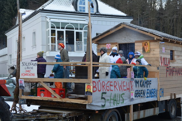 Der "Flaschenklub" war mit einer "nächtlichen Sperrmüllsammlung am Start.