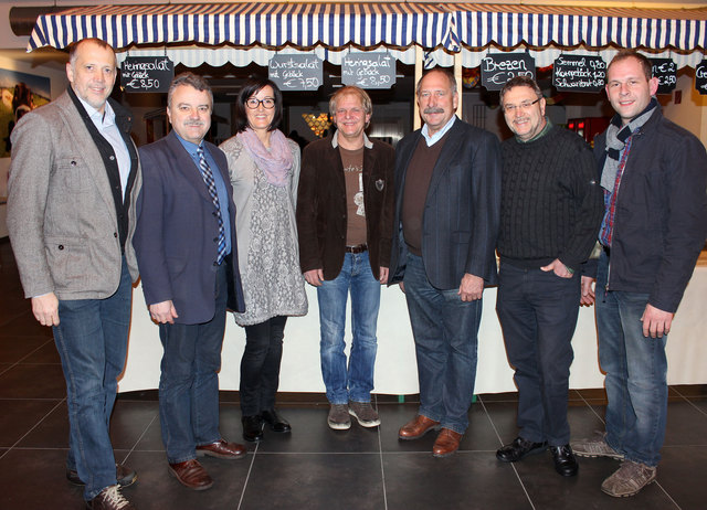 Das MF-Team (Mitte) mit politischen Vertretern | Foto: KK/Schusser