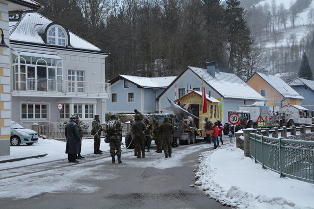 Der Wagen aus der Schliefau machte mit dem Thema "Bundesheer in Not" auf sich aufmerksam.