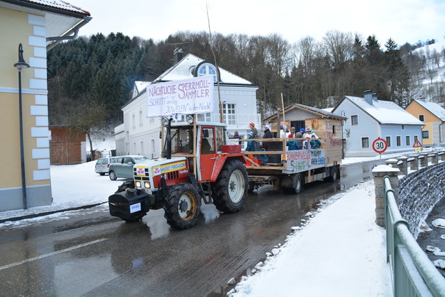 Der "Flaschenklub" war mit einer "nächtlichen Sperrmüllsammlung am Start.