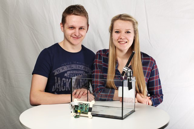 Jana Eichlberger und ihr Projektpartner Tobias Mann arbeiten an einem System das gefährliches Aquaplaning erkennen soll. | Foto: privat