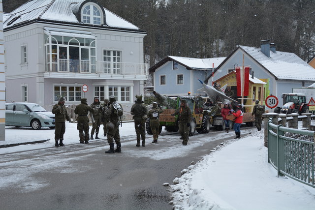 Der Wagen aus der Schliefau machte mit dem Thema "Bundesheer in Not" auf sich aufmerksam.
