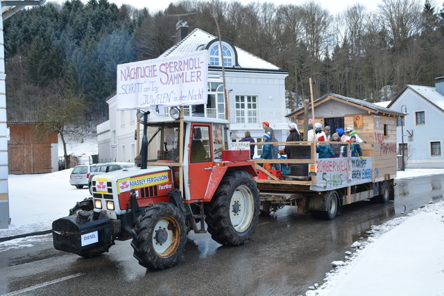 Der "Flaschenklub" war mit einer "nächtlichen Sperrmüllsammlung am Start.