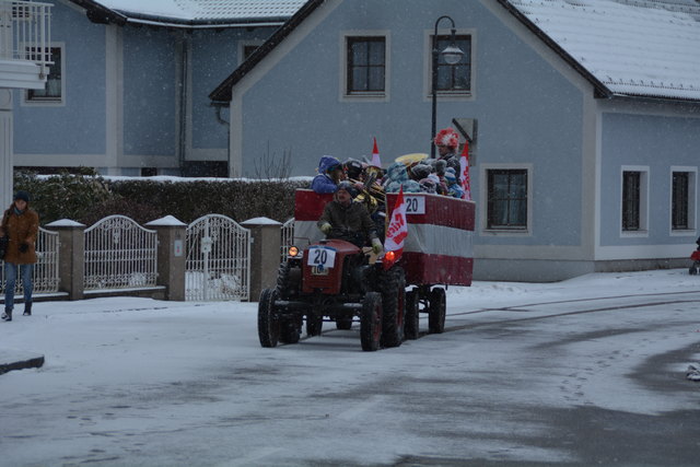 Der Randegger Musikverein zog musizierend durch den Ort.