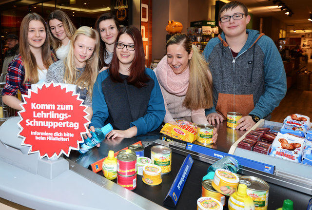 Schüler der Polytechnischen Schule Brixlegg schnupperten bei Hofer. | Foto: DEZ