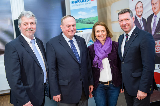 Das Team Trauner im Panoramasaal der Sparkasse Mühlviertel West:
v.l.n.r.: WB-Bezirksobmann KommR Herbert Mairhofer, WB-Landesobmann-Stv. WKOÖ-Präsident Rudolf Trauner, Mag. Angelika Sery-Froschauer (Obfrau der Sparte Information und Consulting)  sowie WB-Direktor Wolfgang Greil. | Foto: Foto: cityfoto.at/Mayr