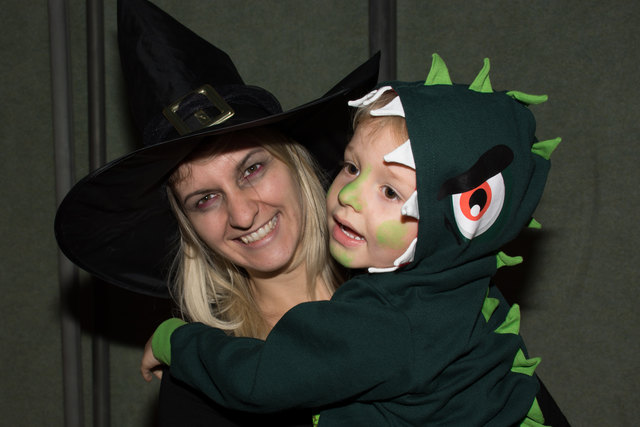 Bei einem Mittelaltermärchen dürfen natürlich eine "böse" Hexe und ein "furchteinflößender" Drache nicht fehlen. | Foto: Reinhard Windhager