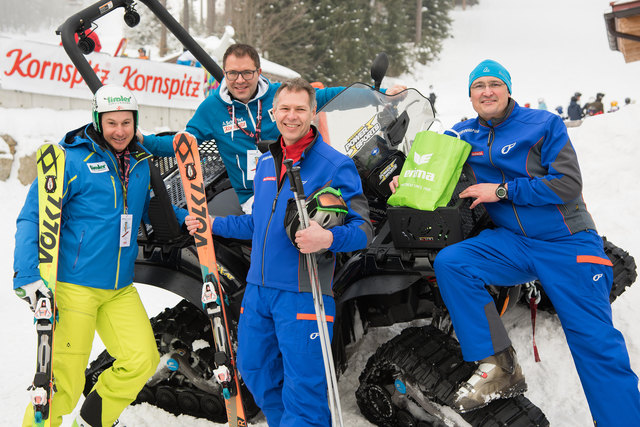 Medienskitag auf dem Sternstein: v.l.: Ski-Ex-Weltmeister Manfred Pranger, Kornspitz-Marketing-Leiter Wolfgang Mayer und die Sternstein-Geschäftsführer Gerhard Zettler und Kurdirektor Andreas Eckerstorfer. | Foto: Laresser