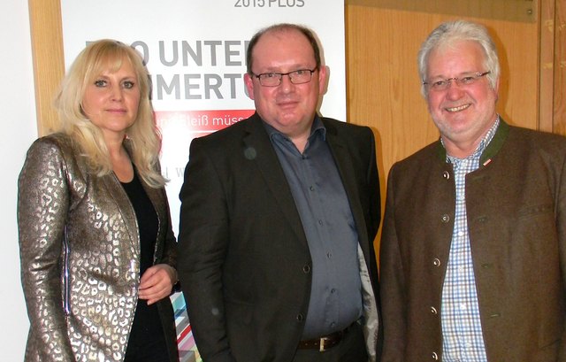Angelika Winzig, Roland Murauer und Wolfgang Hochreiter (v.l.) präsentierten eine starke Handelsbilanz. | Foto: WKO Vöcklabruck
