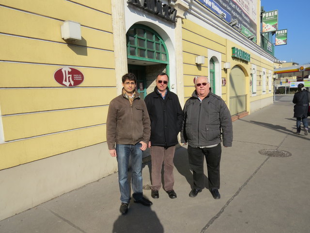 Karem Shanab, Erwin Gusel und Erwin Kaminek wollen mit ihrer Petition gegen die Umwidmung der ehemaligen Kadlezgründe eintreten und mit 200 Unterschriften beim Bezirksvorsteher Georg Papai und den zuständigen Magistratsabteilungen vorsprechen.