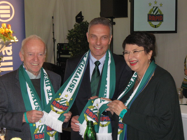 Vizebürgermeristerin Renate Prammer mit Rapid Präsident Michael Krammer