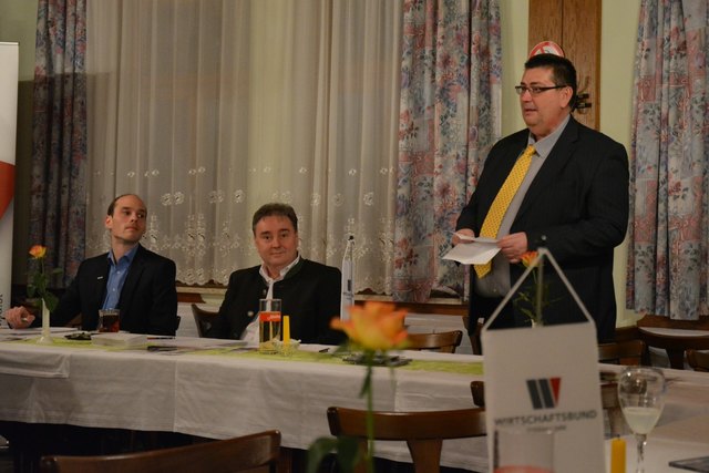Noch-Obmann Kurt Winter übernimmt am Beginn der Versammlung im Gasthaus Schwab (Urscha) den Vorsitz.