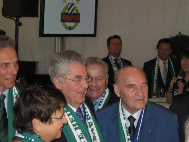 Heinz Fischer betritt den Saal