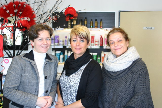 von links nach rechts: WB Gablitz-Obfrau Nina Ollinger, Hair&Flair Inhaberin Manuela Rainer, Christina Schmirl