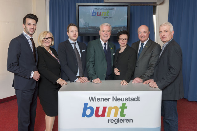 v.l.: Udo Landbauer (FPÖ), Evamaria Sluka-Grabner (Liste), Michael Schnedlitz (FPÖ), Klaus Schneeberger (ÖVP), Tanja Windbüchler-Souschill (Grüne), Chrtistian Stocker (ÖVP), Wolfgang Haberler (Liste). | Foto: ÖVP WRN