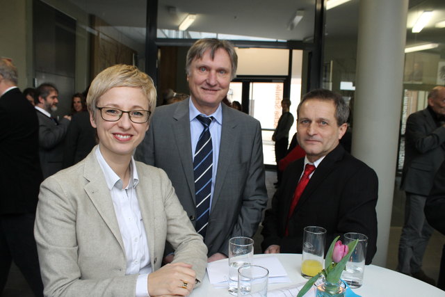 Bürgermeister Wolfgang Veitz mit Bildungslandesrätin Doris Hummer und PTS-Direktor Johann Huber (re.)