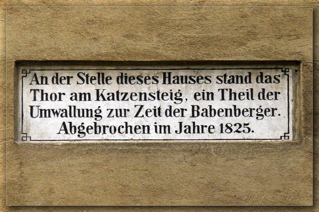 Diese Tafel erinnert am Lobenhauerschen Haus Seitenstettengasse 6/Rabensteig 3 an längst vergangene Zeiten
