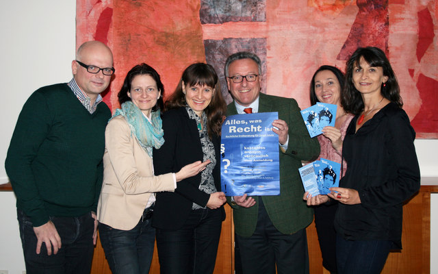 Alexander Mitter, GF akzente Salzburg; Doris Hiljuk, Leiterin Jugendservice akzente Salzburg; Landesrätin Mag. Martina Berthold; Landesrat Dr. Heinrich Schellhorn; Barbara Erblehner-Swann, Juristin in der kija Salzburg und Manuela Geimer, Juristin in der Kija Salzburg | Foto: Land Sbg.