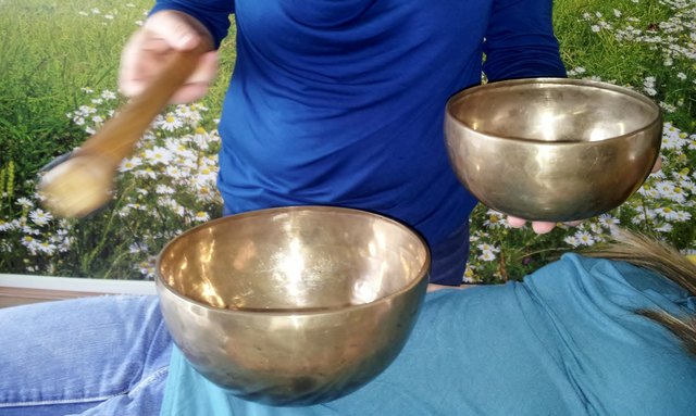 Chakren-Ausgleich mit Klangschalen