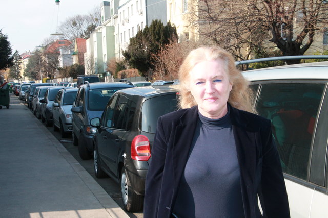 "Tagelang parken Autos mit ausländischen Kennzeichen vor meiner Tür - da steigt die Angst vor Einbrüchen" erzählt Gabriela Scheidl